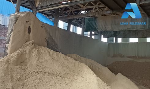 高純度鈉長石粉：塑料行業(yè)的優(yōu)質(zhì)功能性填料供應(yīng)商解決方案